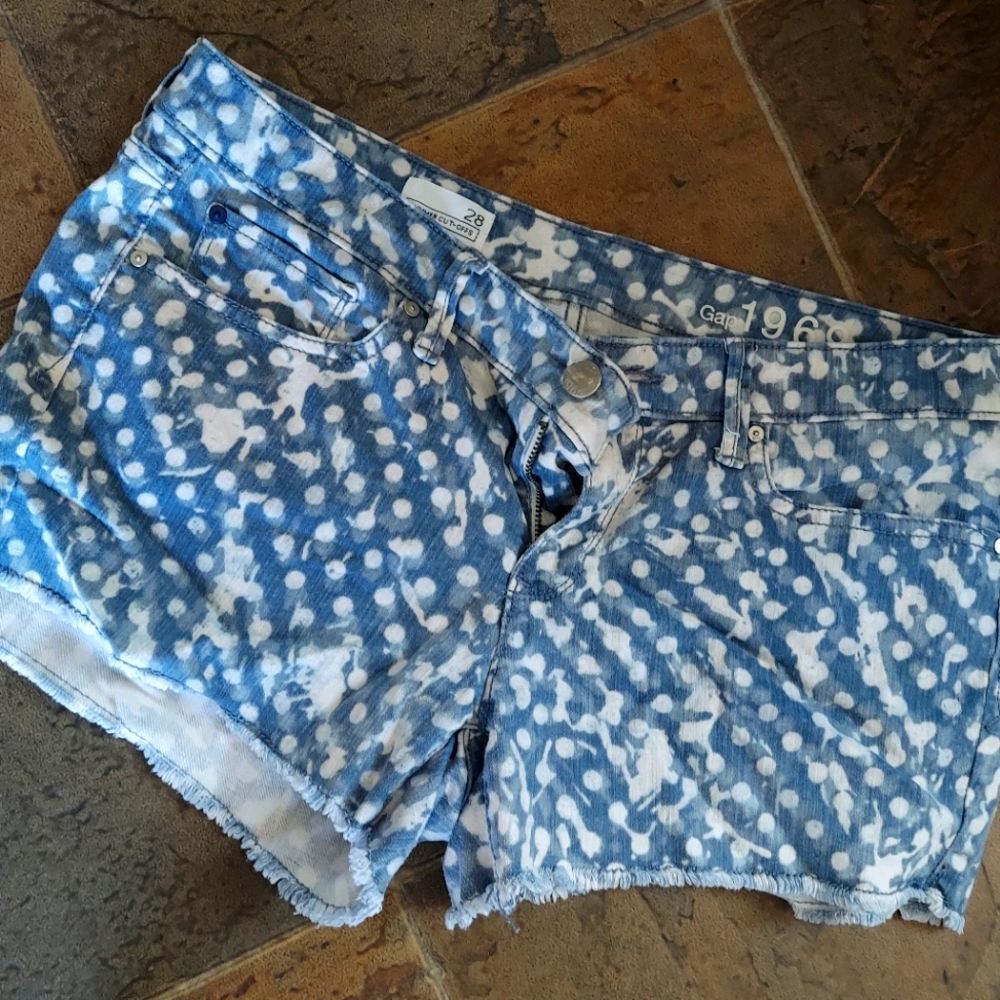 2/$20 Gap shorts size 28